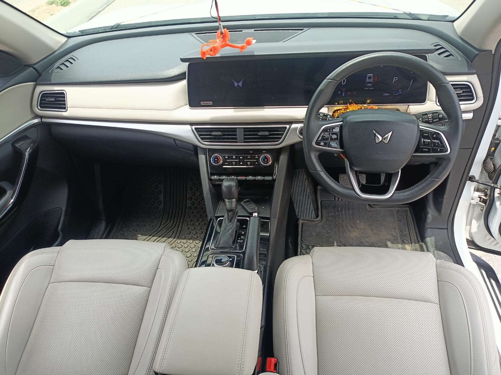 Used 2022 Mahindra XUV700 Used 2022 Mahindra XUV700