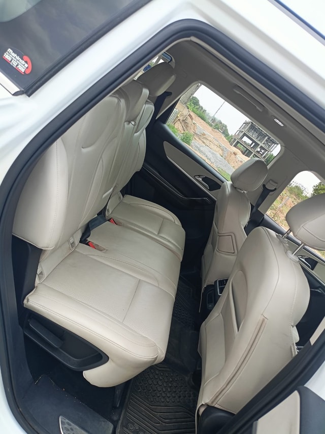 View Mahindra XUV700 Image 13 Used Mahindra XUV700 Image 13