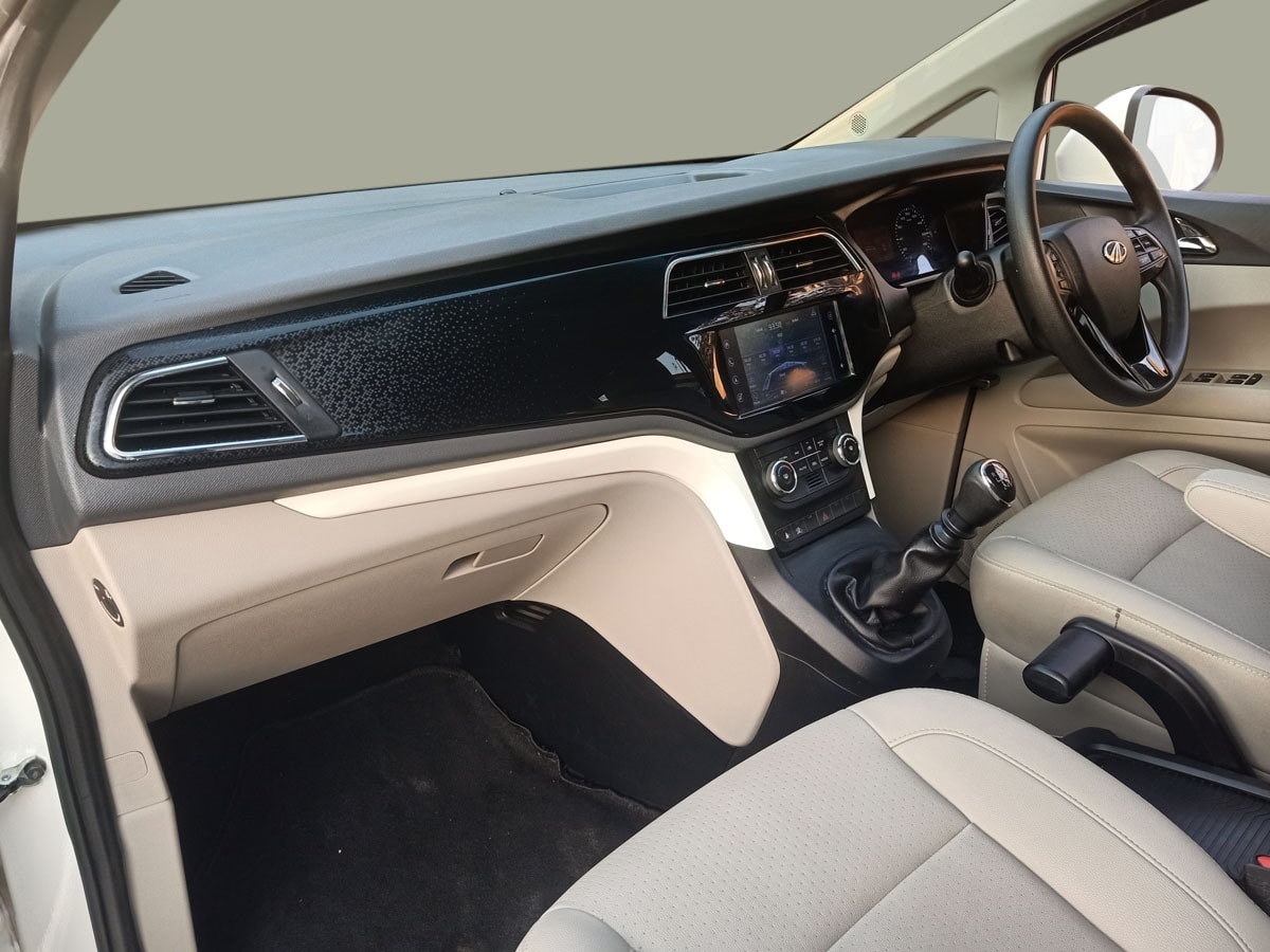 View 2019 Mahindra Marazzo M8 7-Seater Image 13 Used 2019 Mahindra Marazzo M8 7-Seater Image 13