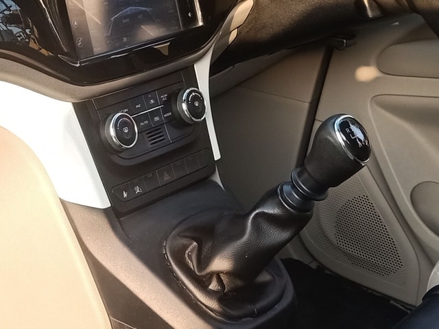 View Mahindra Marazzo Image 15 Used Mahindra Marazzo Image 15