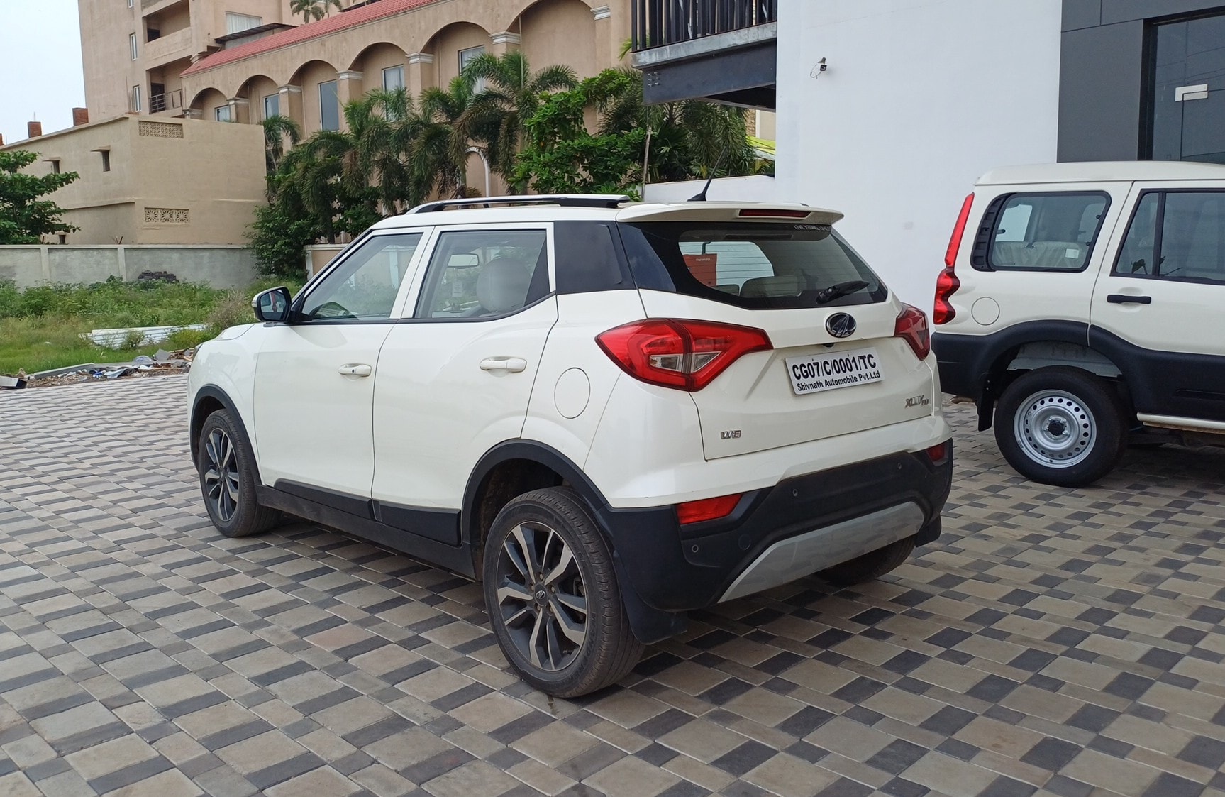 View 2020 Mahindra XUV300 W8 (O) Dual Tone Petrol BS IV Image 10 Used 2020 Mahindra XUV300 W8 (O) Dual Tone Petrol BS IV Image 10