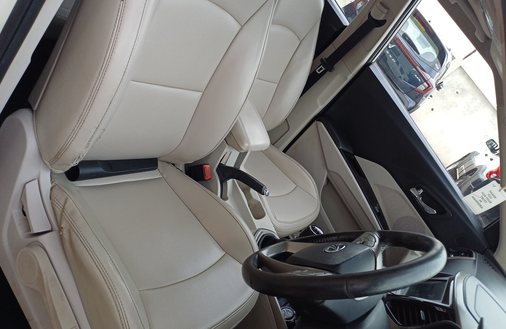 View 2020 Mahindra XUV300 W8 (O) Dual Tone Petrol BS IV Image 3 Used 2020 Mahindra XUV300 W8 (O) Dual Tone Petrol BS IV Image 3