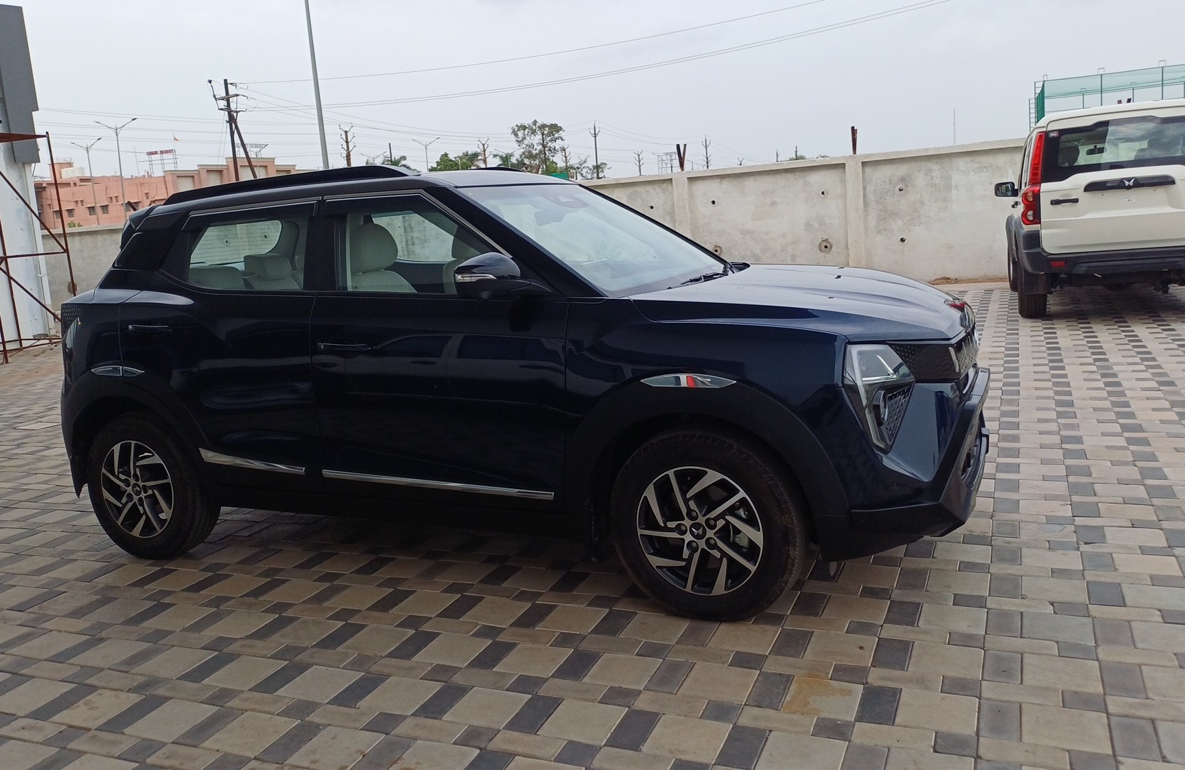 View 2024 Mahindra XUV 3XO AX7L 1.2 TGDi AT Image 8 Used 2024 Mahindra XUV 3XO AX7L 1.2 TGDi AT Image 8