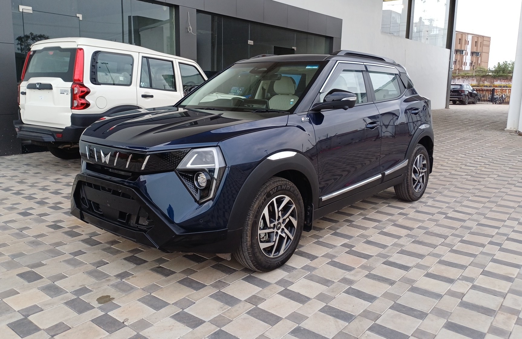 View 2024 Mahindra XUV 3XO AX7L 1.2 TGDi AT Image 1 Used 2024 Mahindra XUV 3XO AX7L 1.2 TGDi AT Image 1