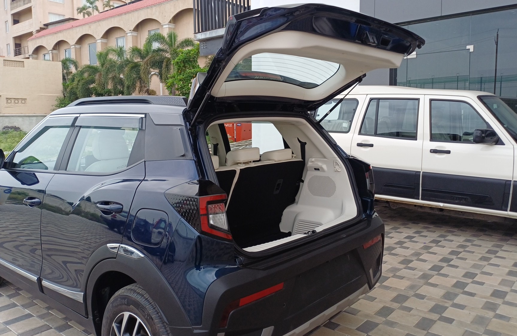 View 2024 Mahindra XUV 3XO AX7L 1.2 TGDi AT Image 16 Used 2024 Mahindra XUV 3XO AX7L 1.2 TGDi AT Image 16