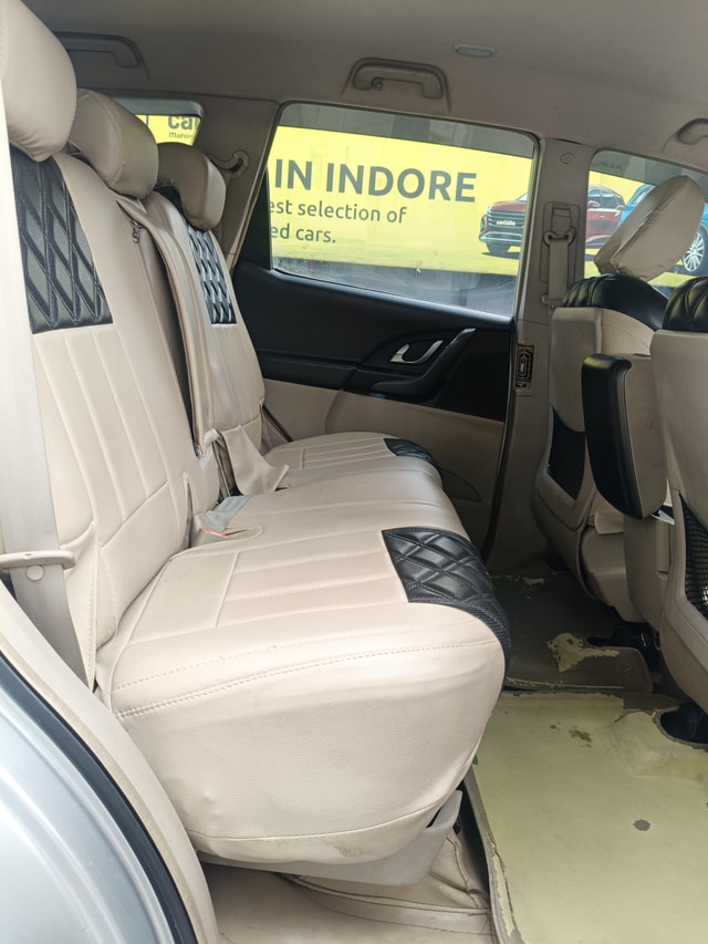 View Mahindra XUV500 Image 12 Used Mahindra XUV500 Image 12