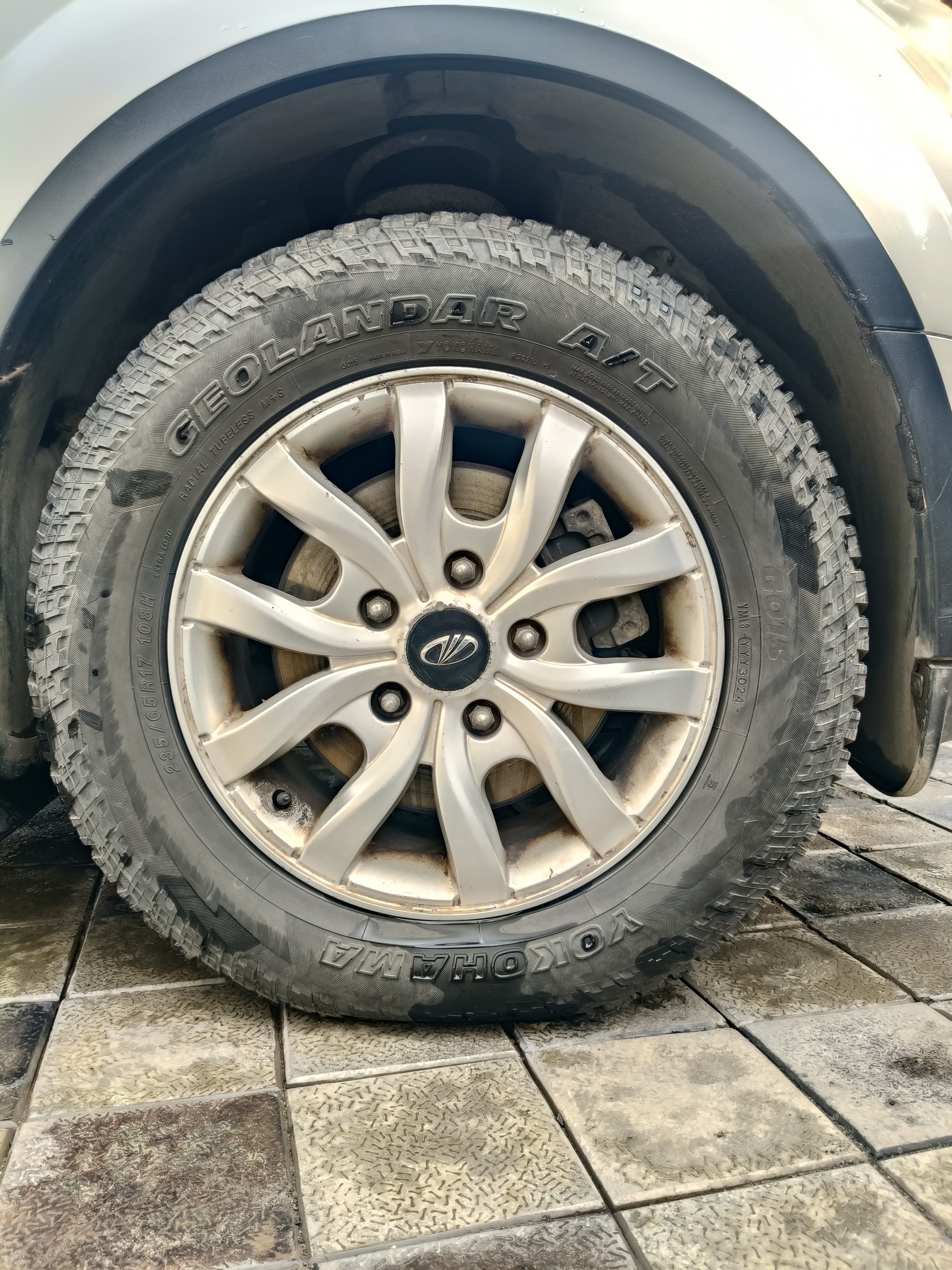 View 2016 Mahindra XUV500 W8 FWD AT Image 13 Used 2016 Mahindra XUV500 W8 FWD AT Image 13