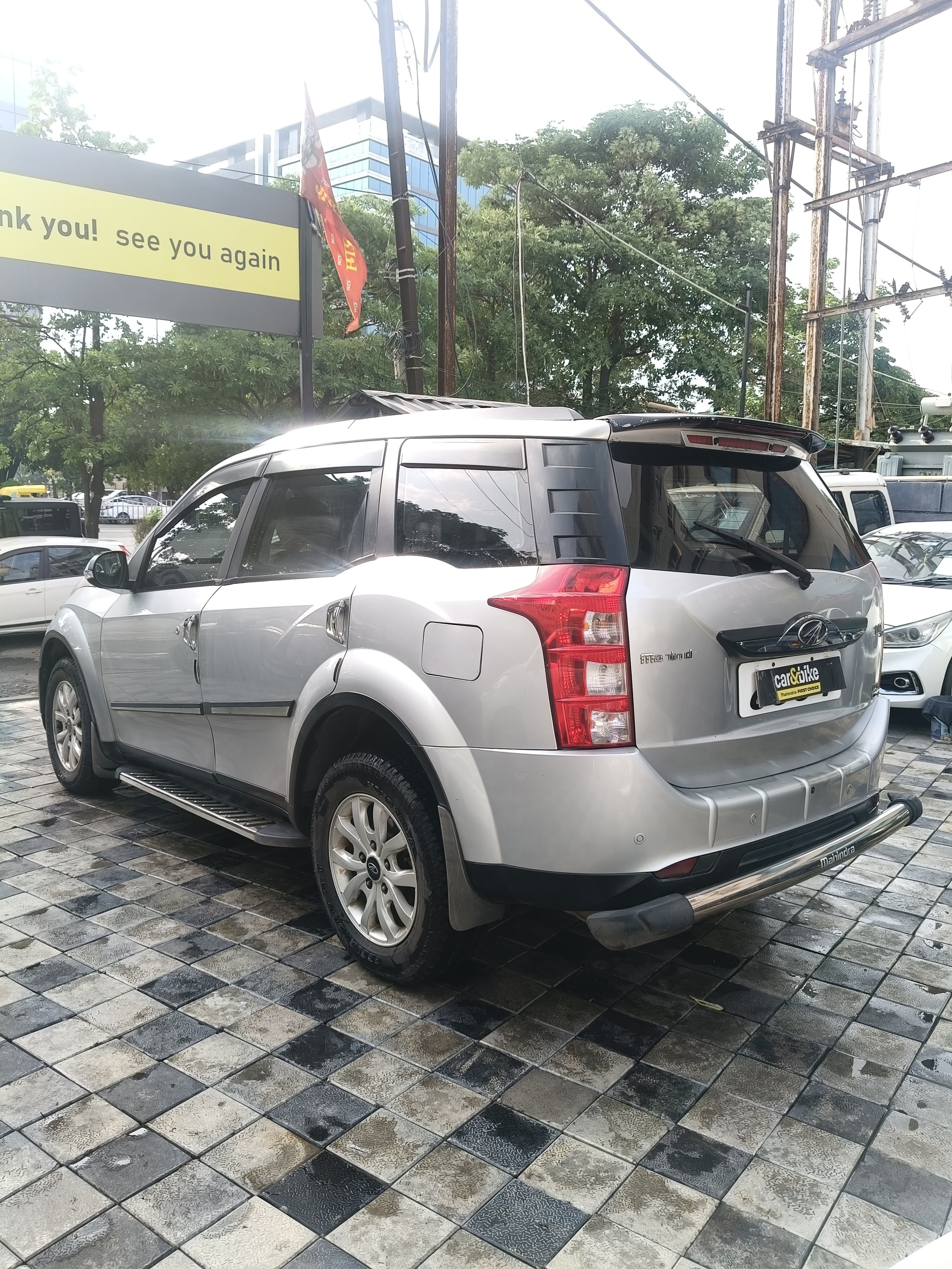 View 2016 Mahindra XUV500 W8 FWD AT Image 7 Used 2016 Mahindra XUV500 W8 FWD AT Image 7
