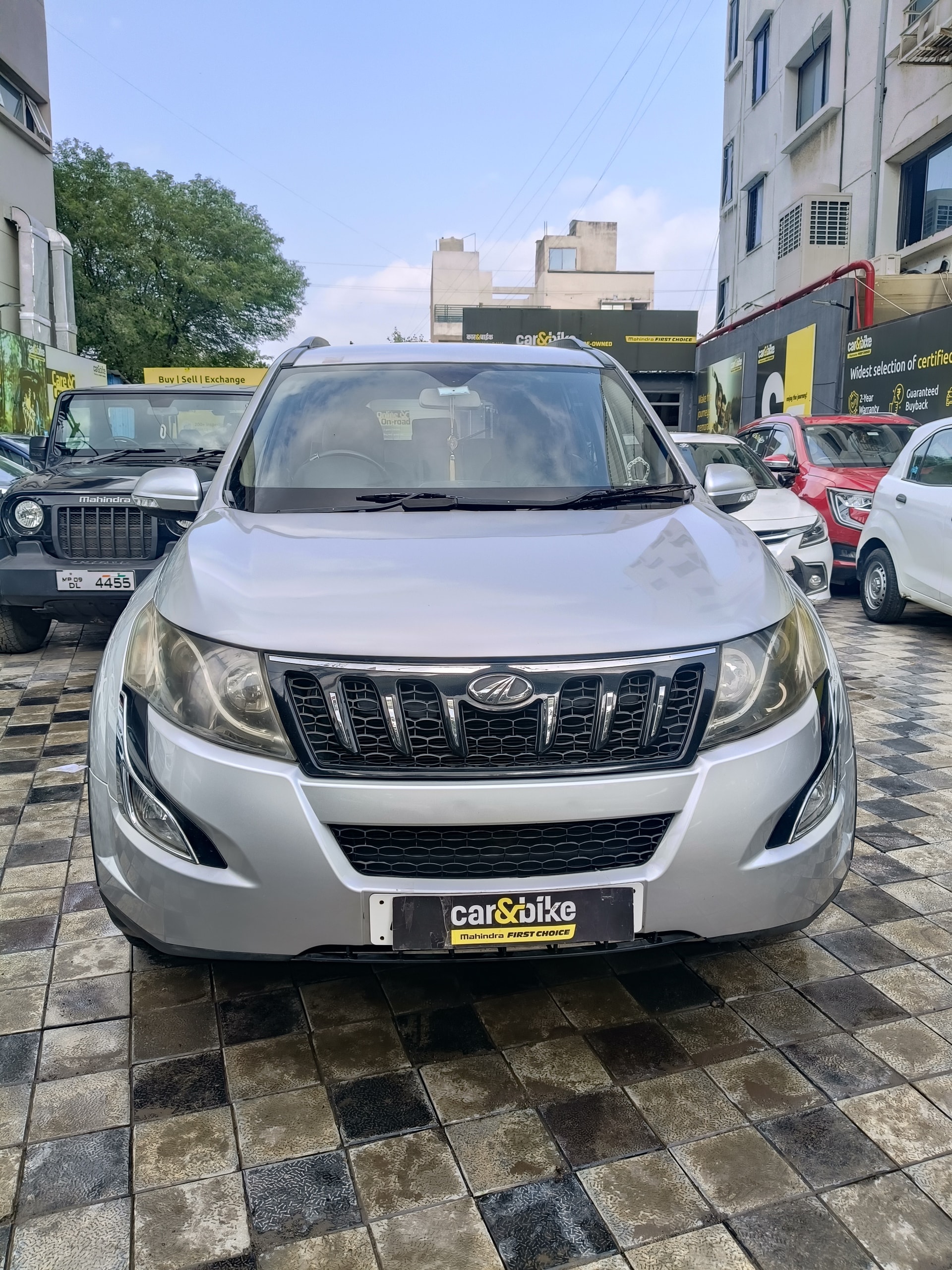 View 2016 Mahindra XUV500 W8 FWD AT Image 2 Used 2016 Mahindra XUV500 W8 FWD AT Image 2