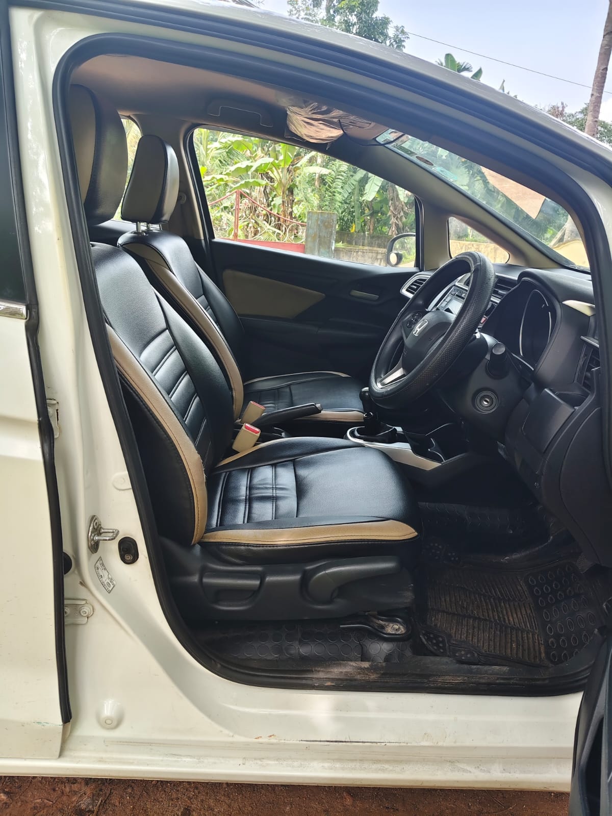 View 2015 Honda Jazz SV MT Diesel Image 13 Used 2015 Honda Jazz SV MT Diesel Image 13