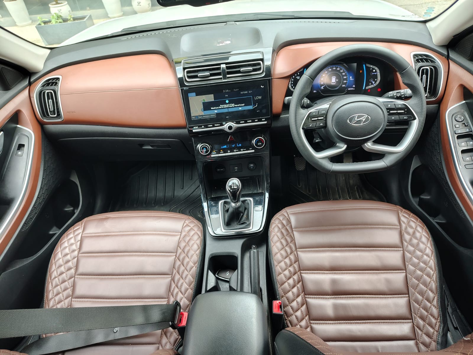 View 2023 Hyundai Alcazar Prestige 7 Seater MT Petrol Image 3 Used 2023 Hyundai Alcazar Prestige 7 Seater MT Petrol Image 3