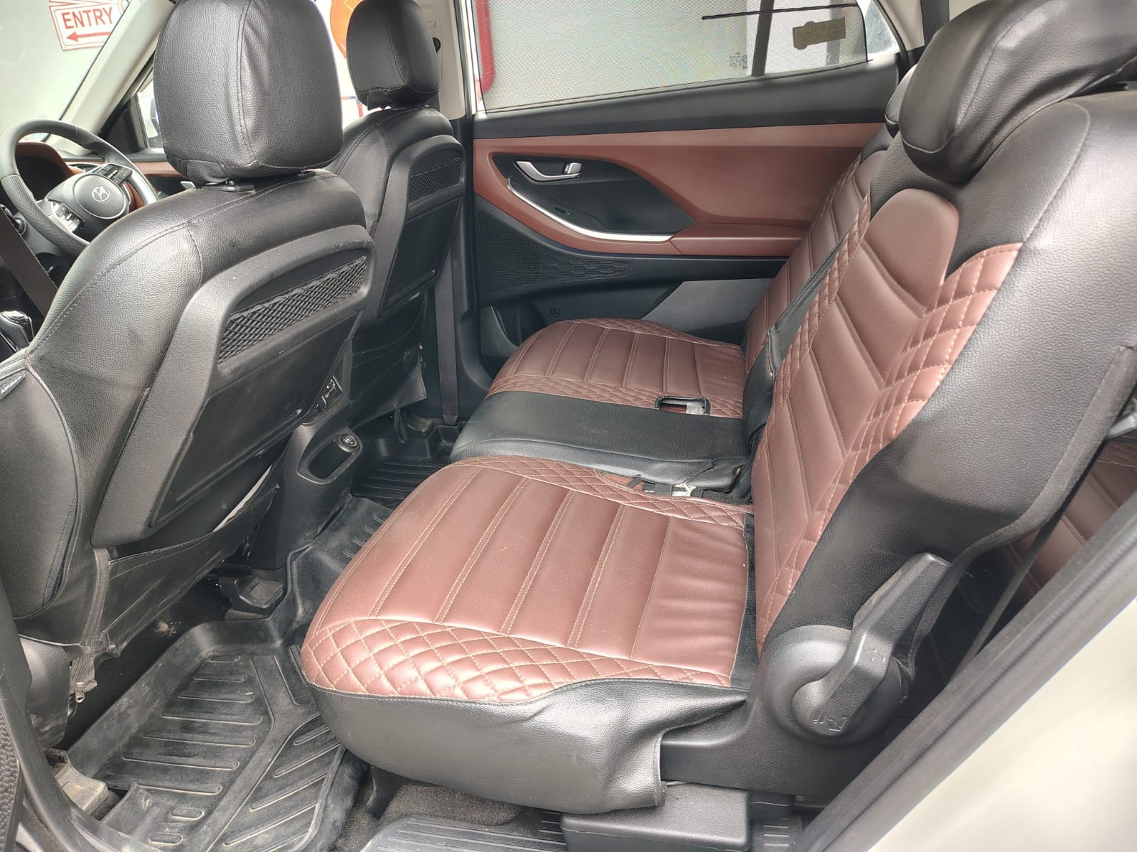 View 2023 Hyundai Alcazar Prestige 7 Seater MT Petrol Image 14 Used 2023 Hyundai Alcazar Prestige 7 Seater MT Petrol Image 14