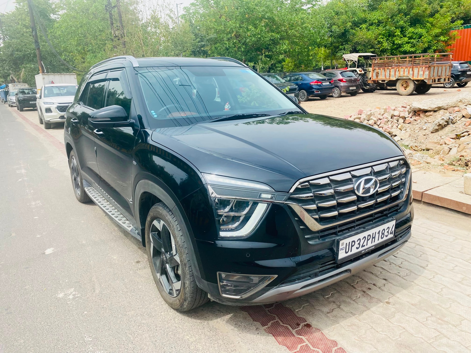 View 2023 Hyundai Alcazar 1.5 Turbo Signature (O) 7 Seater AT Petrol Image 7 Used 2023 Hyundai Alcazar 1.5 Turbo Signature (O) 7 Seater AT Petrol Image 7