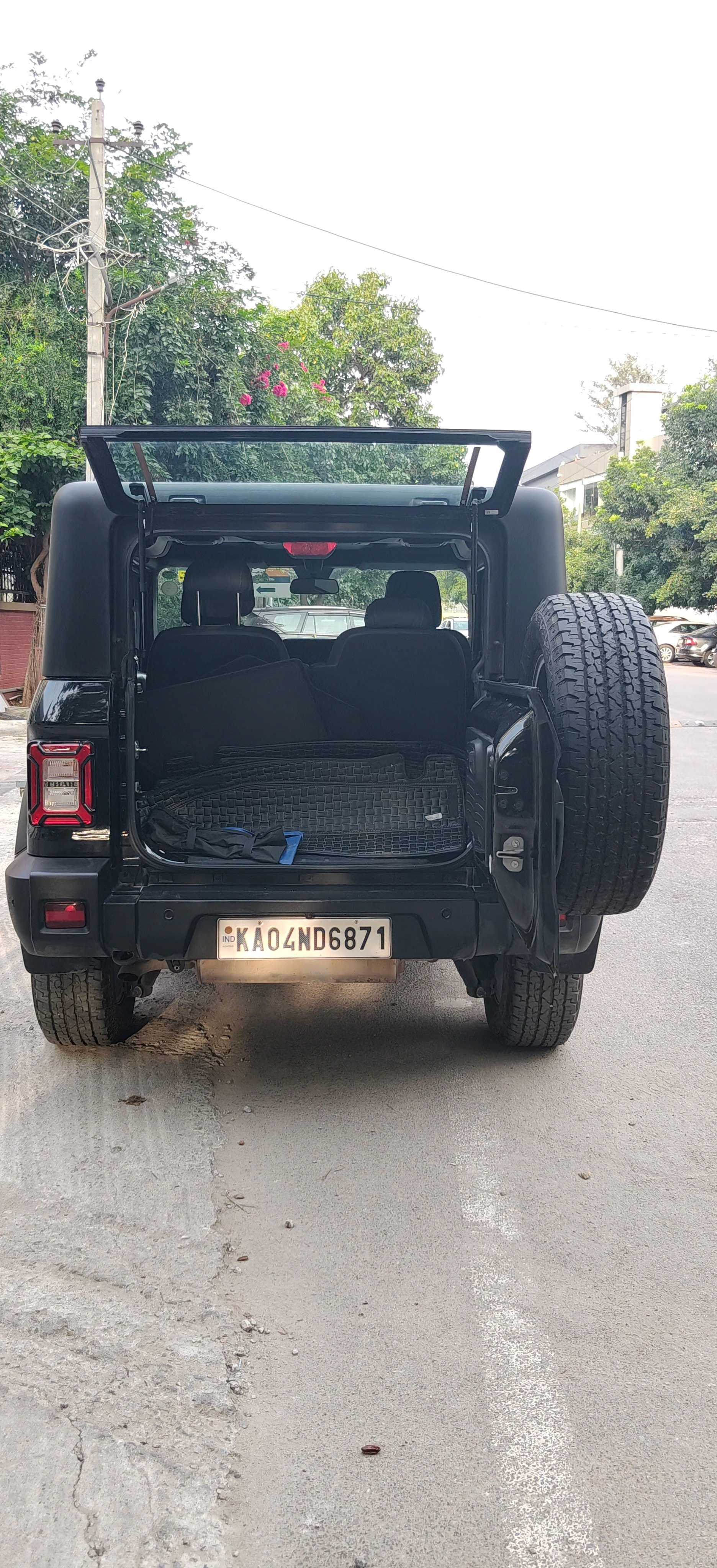View 2024 Mahindra Thar LX RWD Automatic 4 Seater Hard Top Image 16 Used 2024 Mahindra Thar LX RWD Automatic 4 Seater Hard Top Image 16
