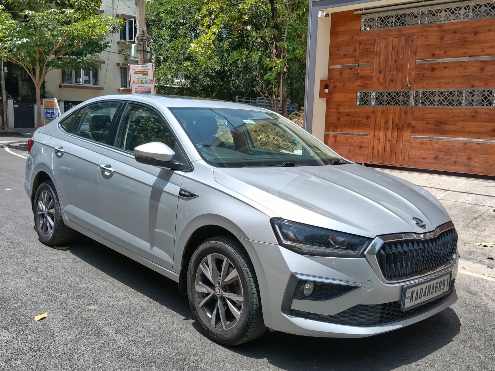View 2022 Skoda Slavia Style 1.5 TSI DSG Image 3 Used 2022 Skoda Slavia Style 1.5 TSI DSG Image 3