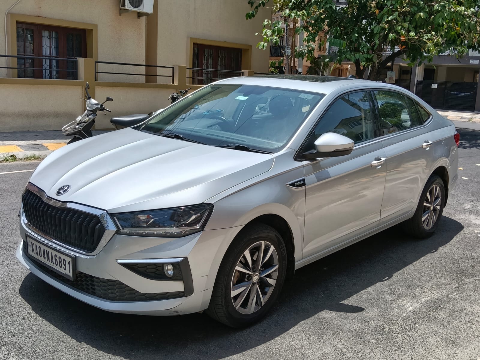 View 2022 Skoda Slavia Style 1.5 TSI DSG Image 1 Used 2022 Skoda Slavia Style 1.5 TSI DSG Image 1