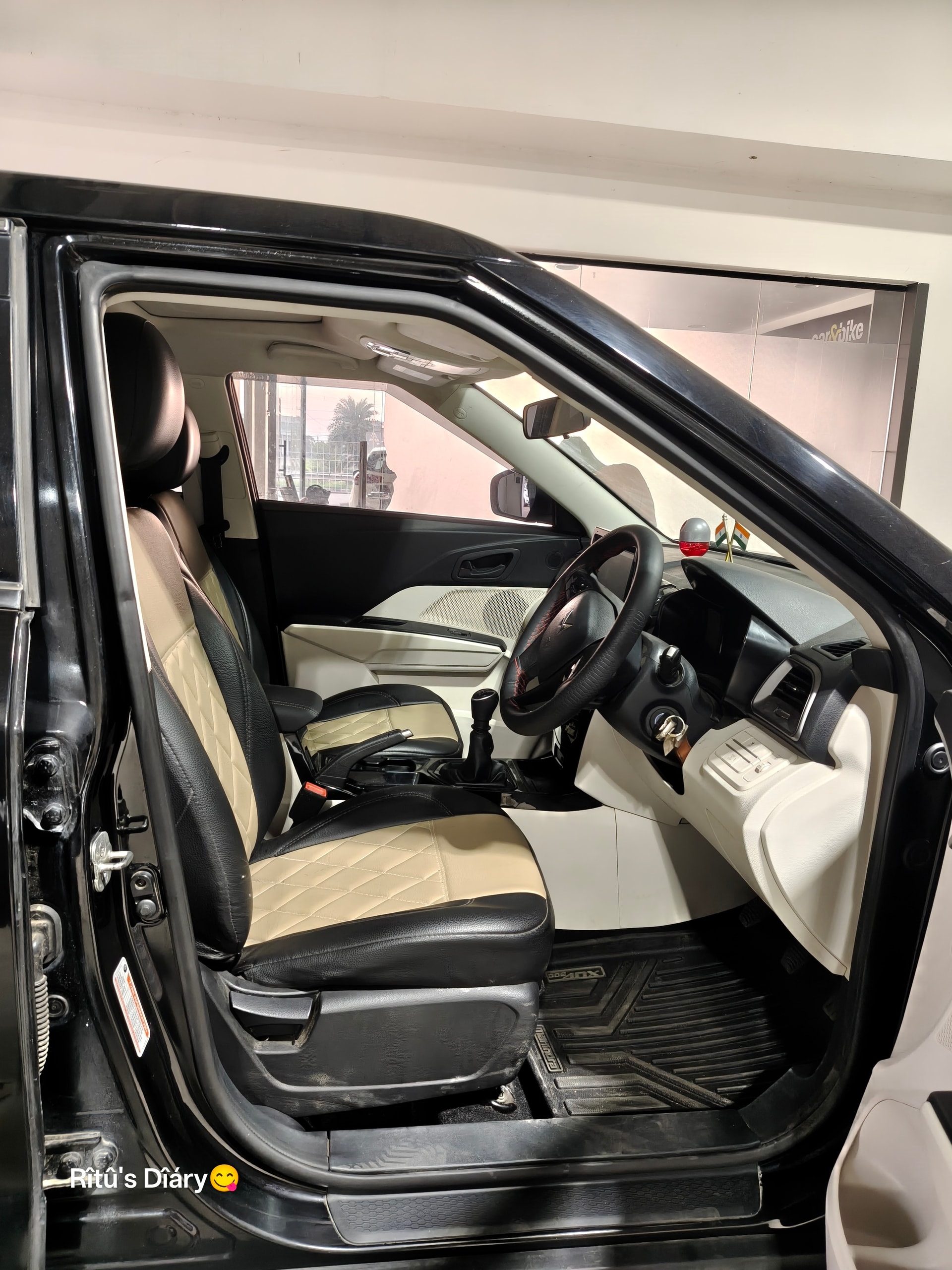 View 2024 Mahindra XUV 3XO MX2 Pro 1.2 L TCMPFi AT Image 3 Used 2024 Mahindra XUV 3XO MX2 Pro 1.2 L TCMPFi AT Image 3