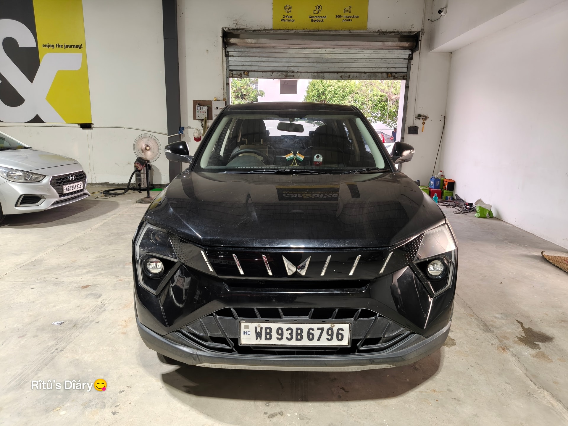 View 2024 Mahindra XUV 3XO MX2 Pro 1.2 L TCMPFi AT Image 2 Used 2024 Mahindra XUV 3XO MX2 Pro 1.2 L TCMPFi AT Image 2