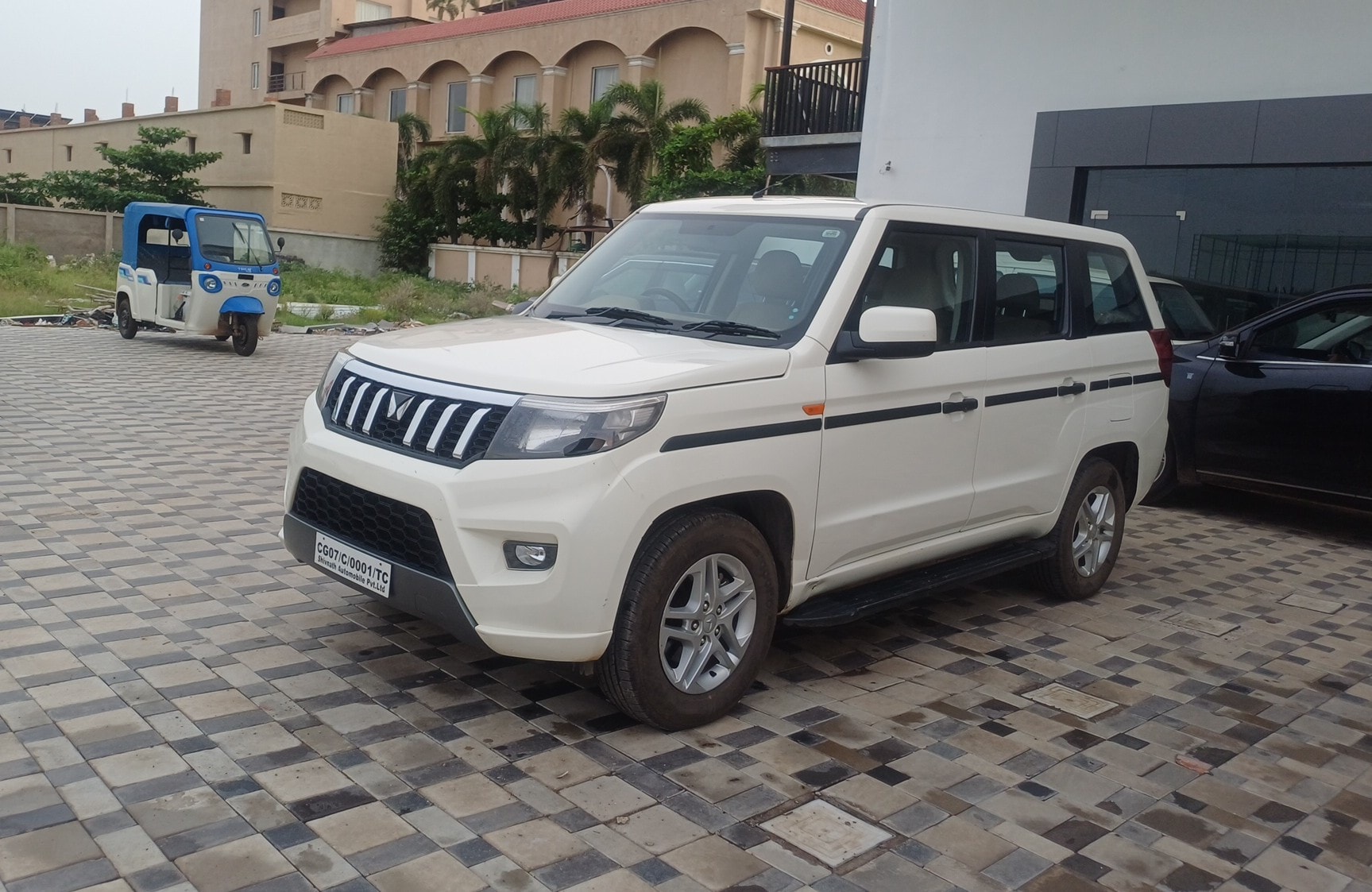 View 2024 Mahindra Bolero Neo Plus P10 Image 1 Used 2024 Mahindra Bolero Neo Plus P10 Image 1