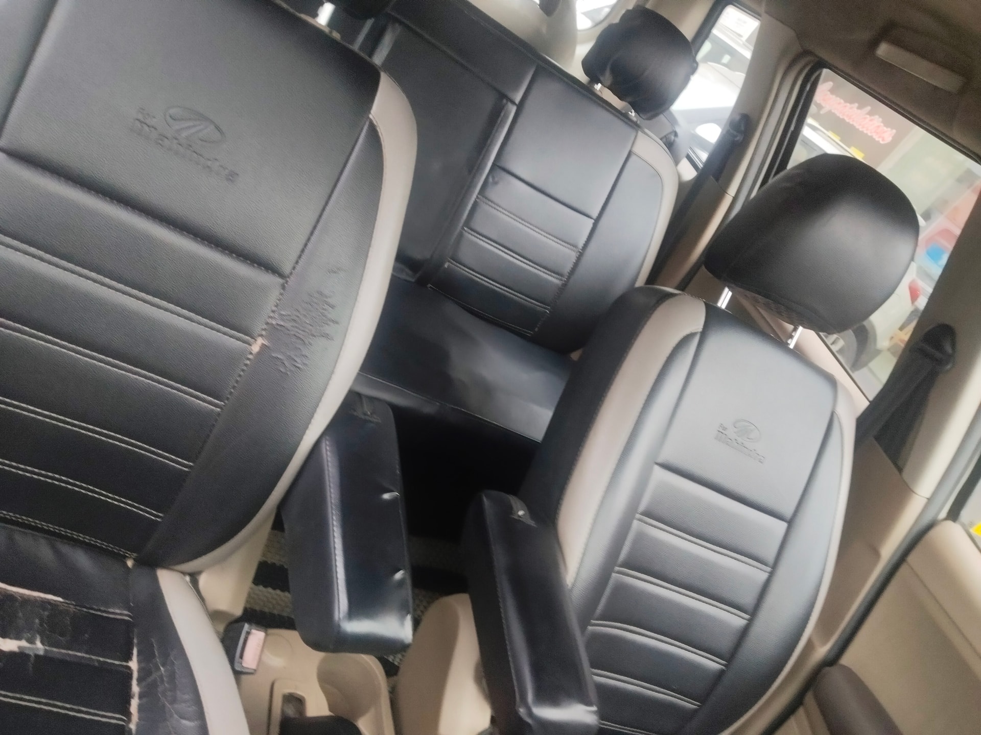 View 2019 Mahindra TUV300 T8 100HP Image 3 Used 2019 Mahindra TUV300 T8 100HP Image 3