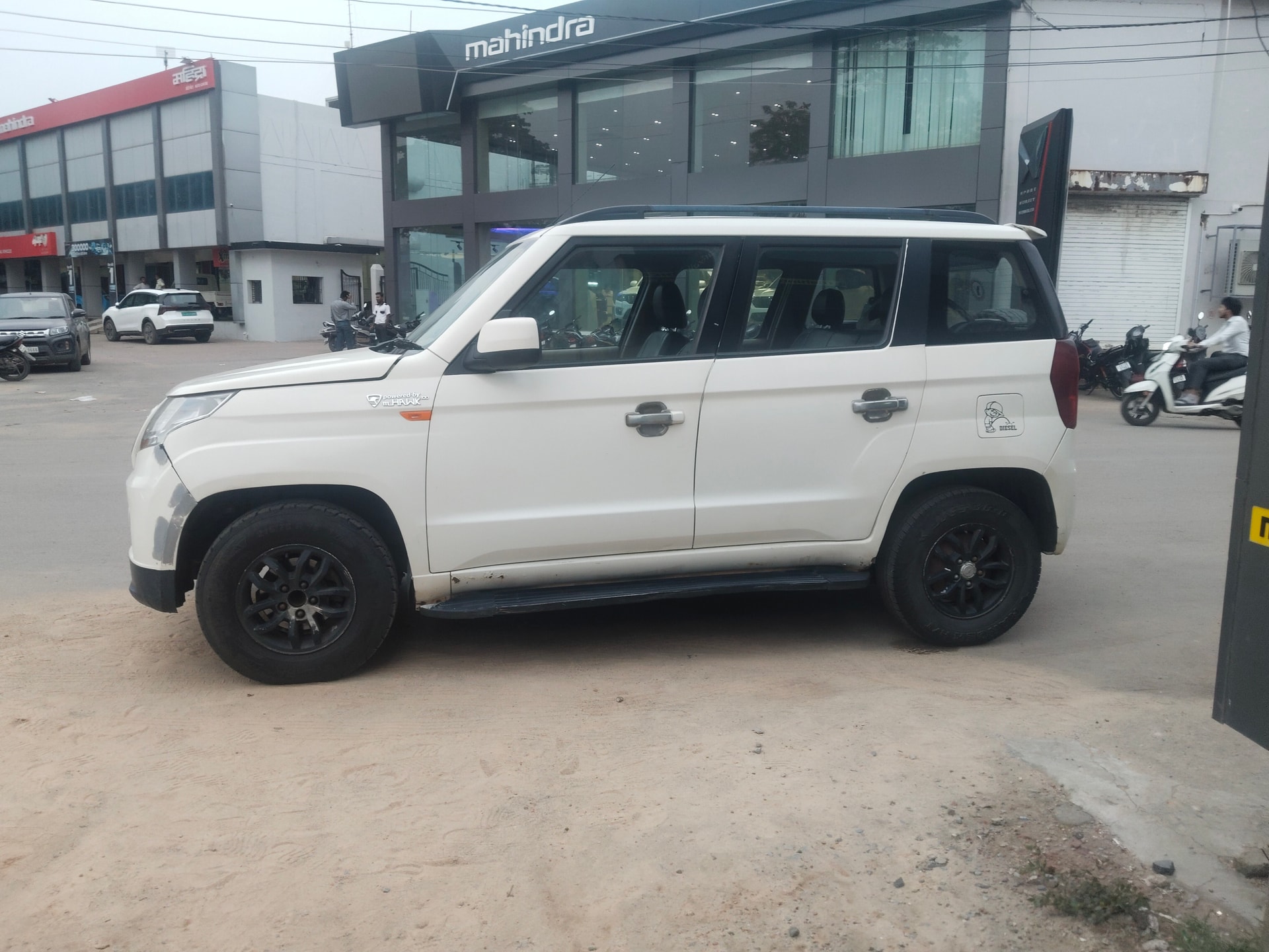 View 2019 Mahindra TUV300 T8 100HP Image 6 Used 2019 Mahindra TUV300 T8 100HP Image 6
