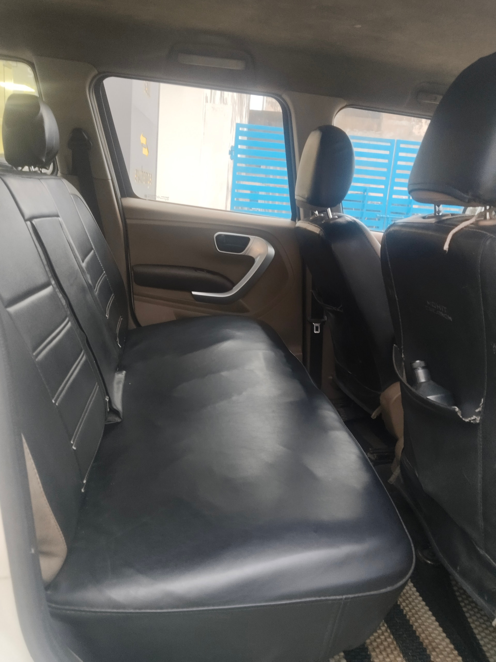 View 2019 Mahindra TUV300 T8 100HP Image 14 Used 2019 Mahindra TUV300 T8 100HP Image 14