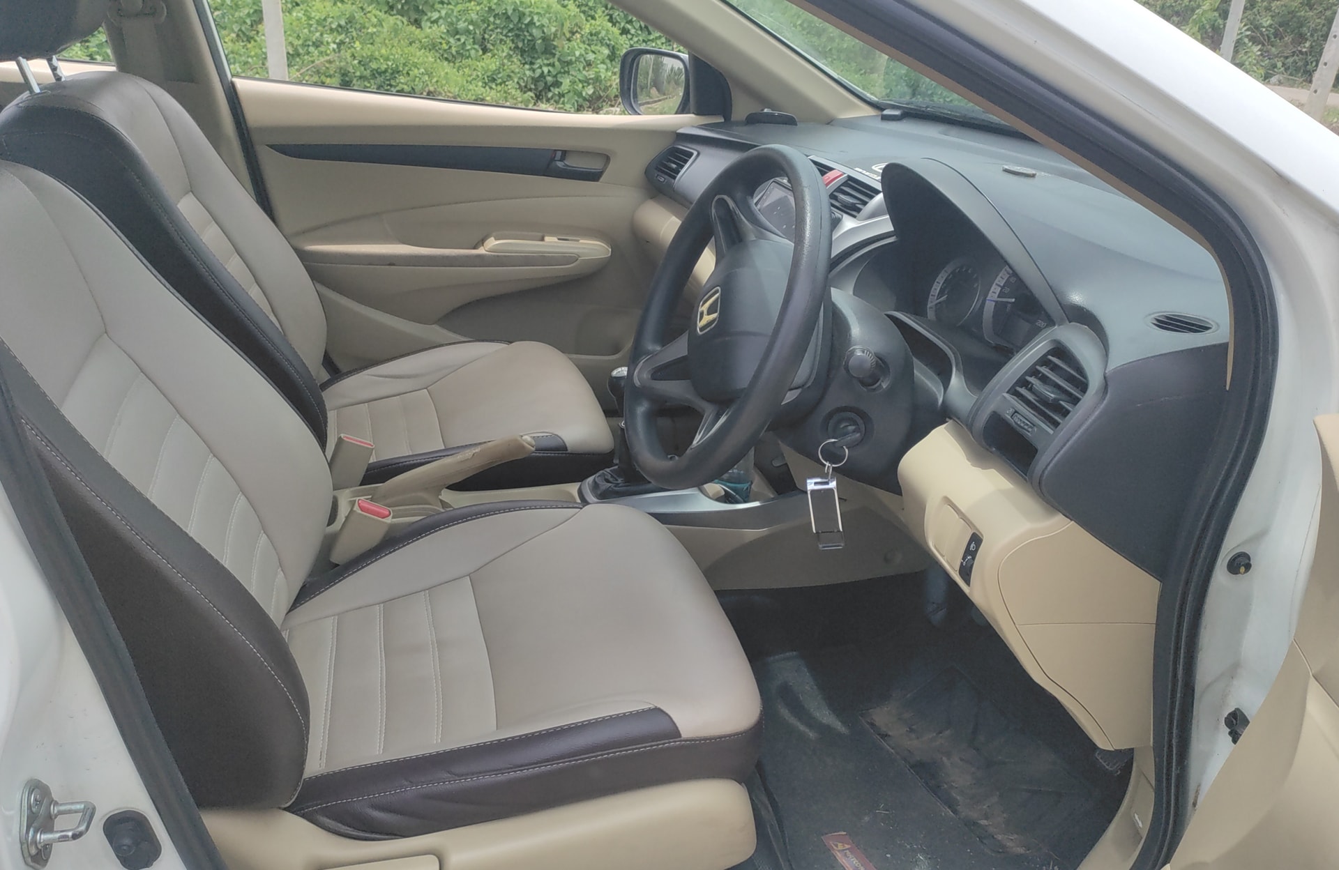 View 2012 Honda City 1.5 E MT Image 6 Used 2012 Honda City 1.5 E MT Image 6