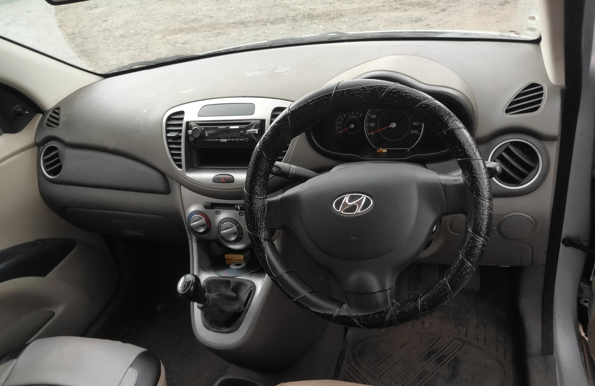 View 2015 Hyundai i10 1.1 Magna Image 8 Used 2015 Hyundai i10 1.1 Magna Image 8