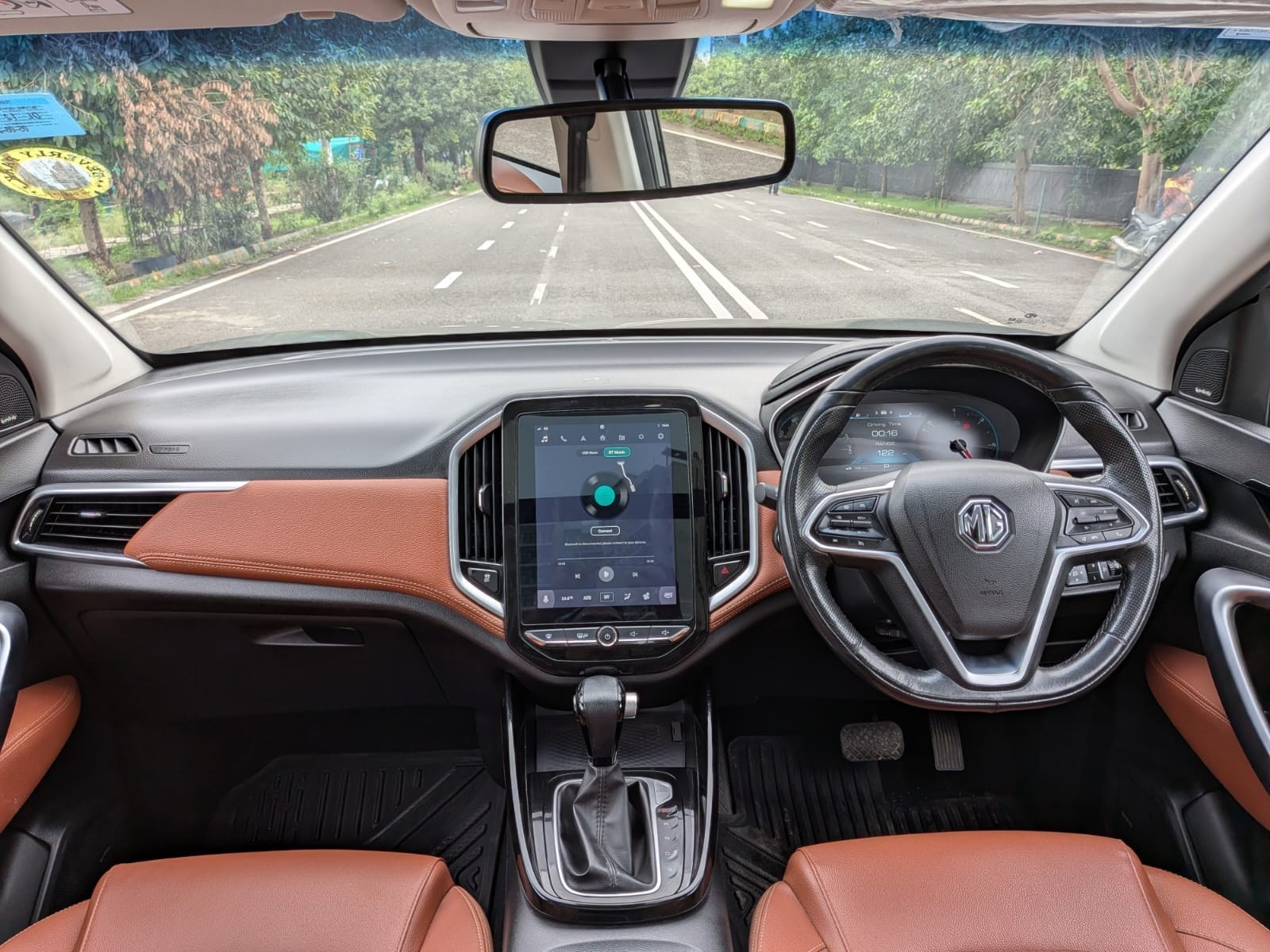 View 2022 MG Hector Plus Sharp CVT Petrol Image 3 Used 2022 MG Hector Plus Sharp CVT Petrol Image 3