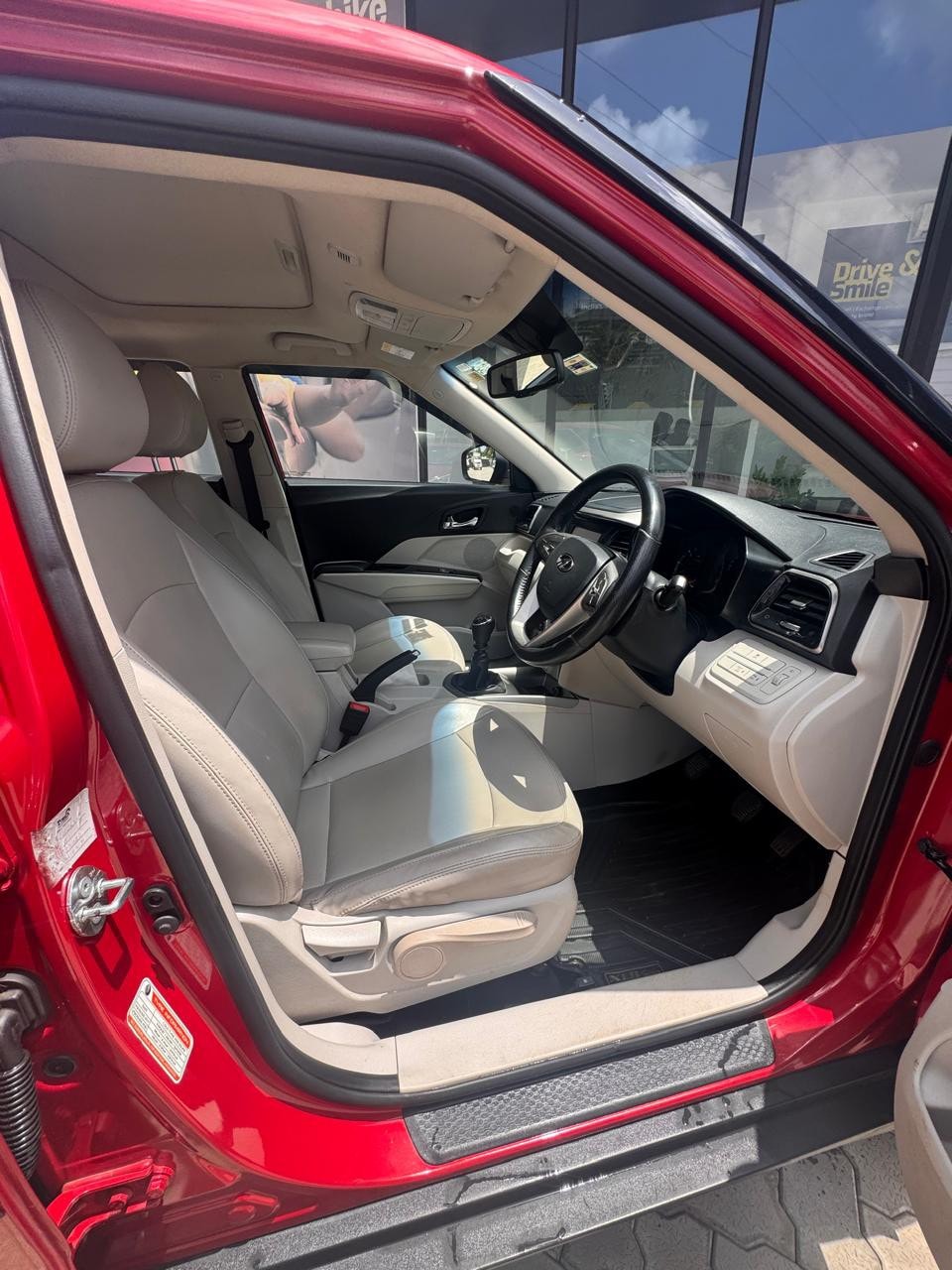 Used 2021 Mahindra XUV300 Used 2021 Mahindra XUV300