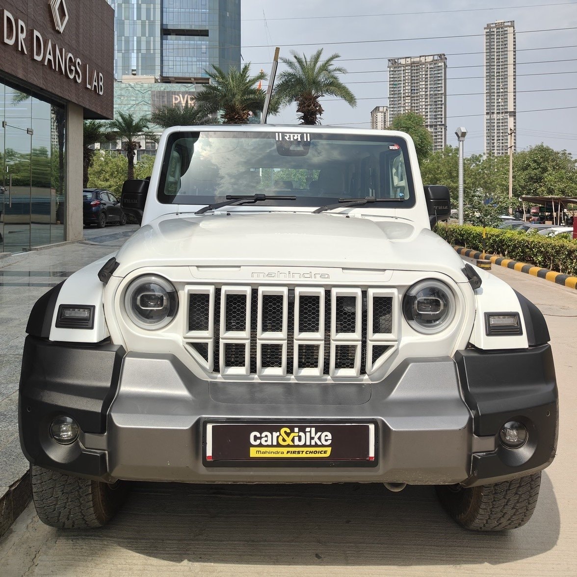 View 2025 Mahindra Thar Roxx AX7L Diesel 4WD AT Image 2 Used 2025 Mahindra Thar Roxx AX7L Diesel 4WD AT Image 2