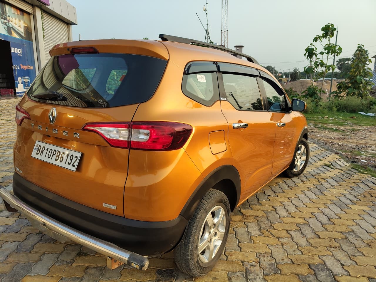 View 2019 Renault Triber RXZ Image 12 Used 2019 Renault Triber RXZ Image 12