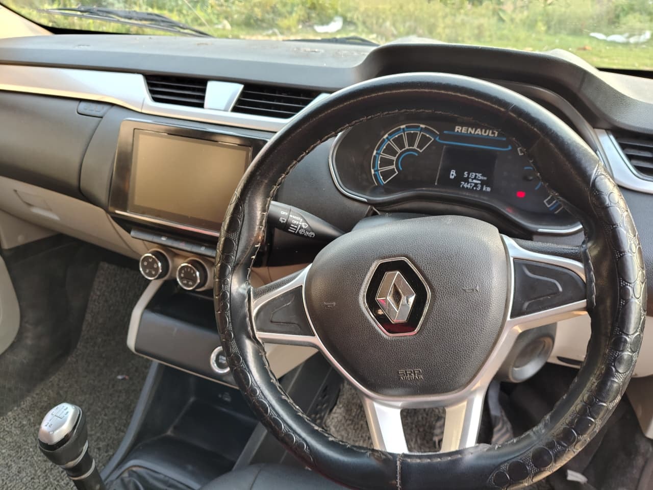 View 2019 Renault Triber RXZ Image 10 Used 2019 Renault Triber RXZ Image 10
