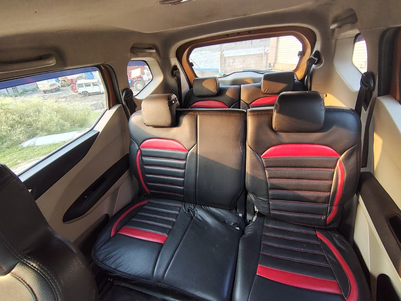 View 2019 Renault Triber RXZ Image 4 Used 2019 Renault Triber RXZ Image 4