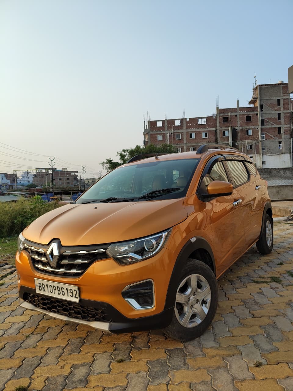 View 2019 Renault Triber RXZ Image 1 Used 2019 Renault Triber RXZ Image 1