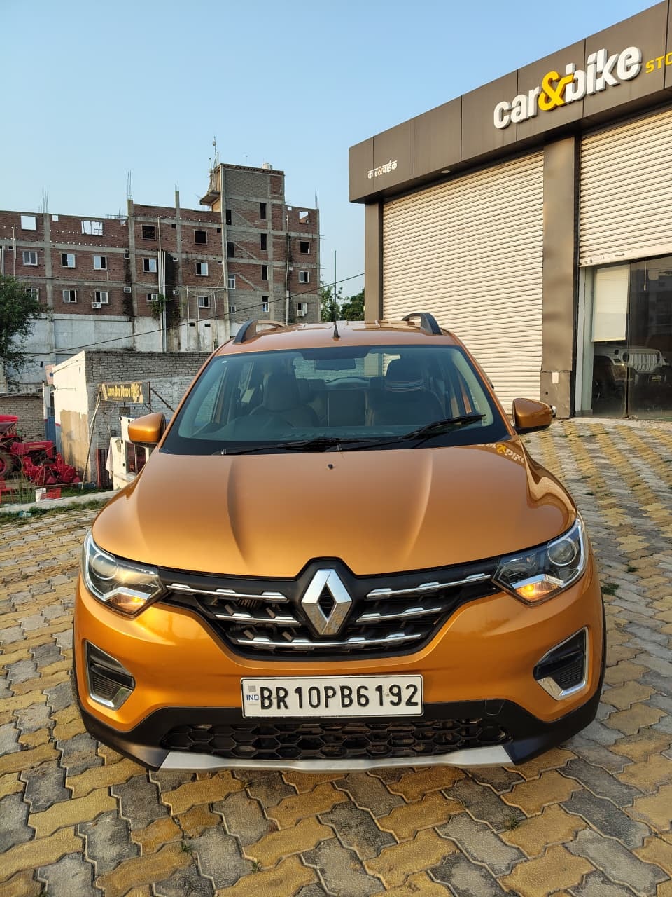 View 2019 Renault Triber RXZ Image 2 Used 2019 Renault Triber RXZ Image 2