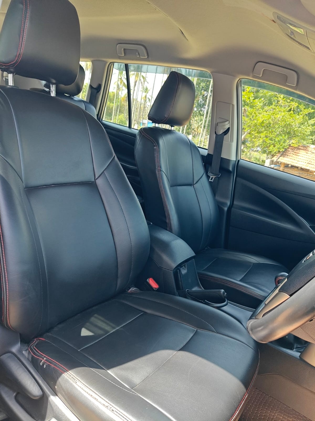 View 2022 Toyota Innova Crysta 2.4 G MT 7-Seater BS IV Image 3 Used 2022 Toyota Innova Crysta 2.4 G MT 7-Seater BS IV Image 3