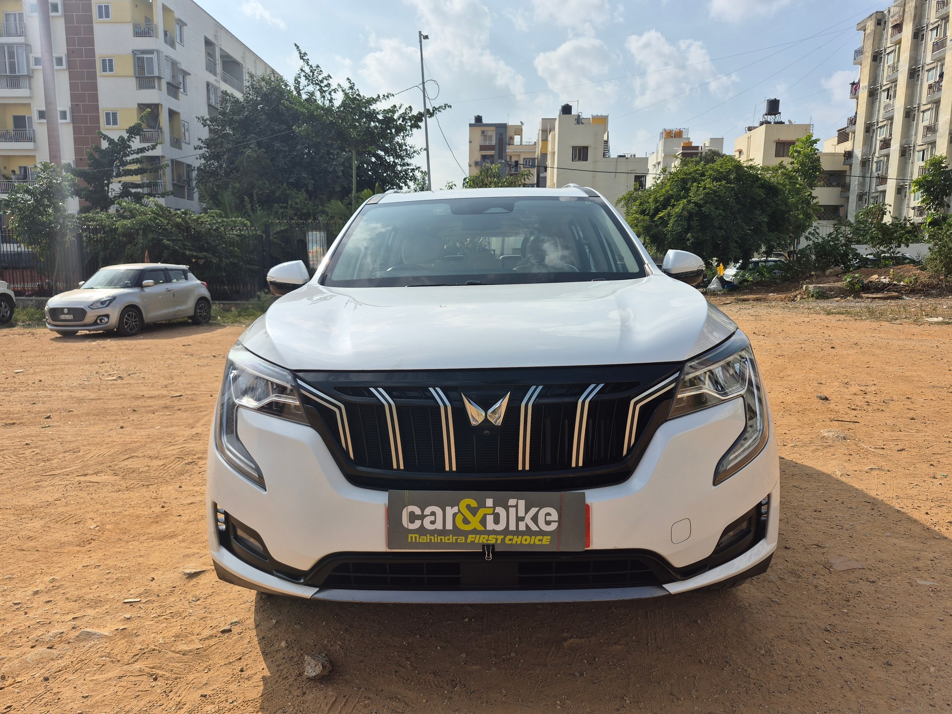 View 2024 Mahindra XUV700 AX7 AT Luxury Petrol 7 STR Image 2 Used 2024 Mahindra XUV700 AX7 AT Luxury Petrol 7 STR Image 2
