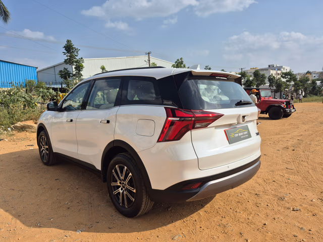 View Mahindra XUV700 Image 10 Used Mahindra XUV700 Image 10