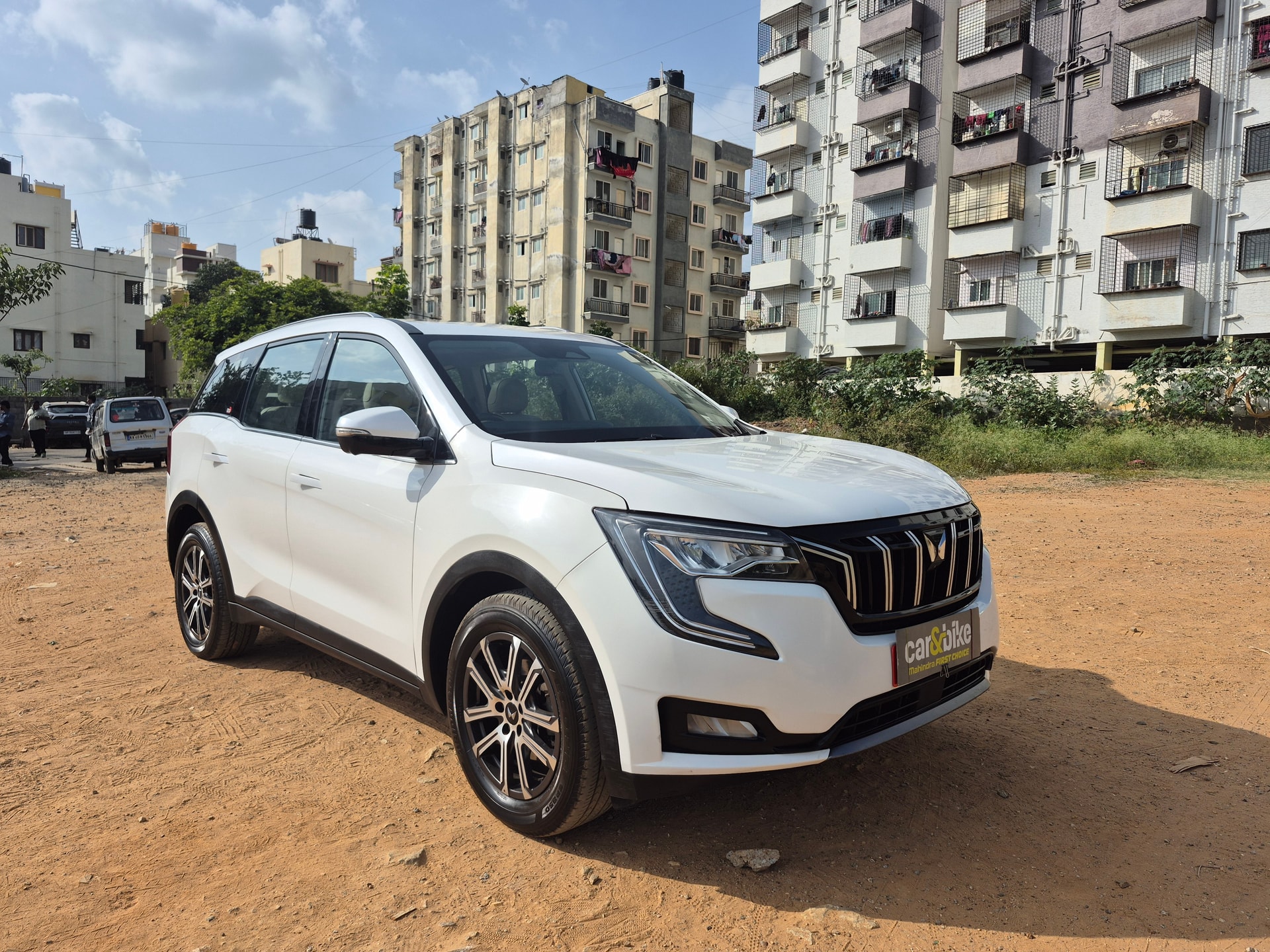 View 2024 Mahindra XUV700 AX7 AT Luxury Petrol 7 STR Image 12 Used 2024 Mahindra XUV700 AX7 AT Luxury Petrol 7 STR Image 12