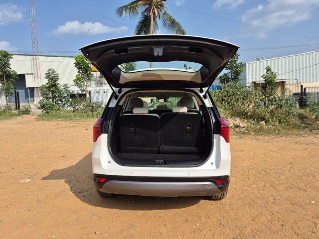 View Mahindra XUV700 Image 16 Used Mahindra XUV700 Image 16