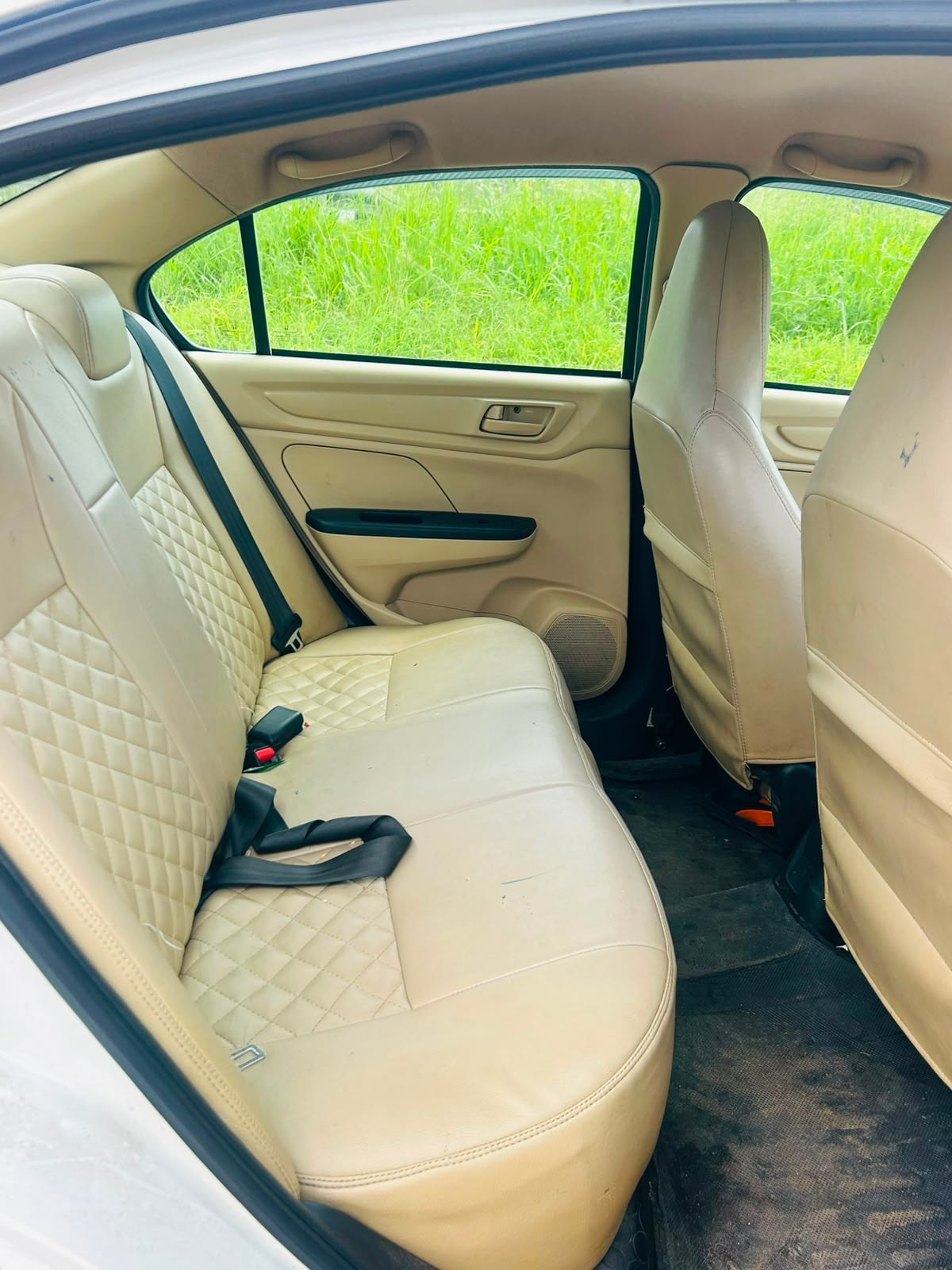 View 2019 Honda Amaze 1.2 V AT i-VTEC Image 4 Used 2019 Honda Amaze 1.2 V AT i-VTEC Image 4