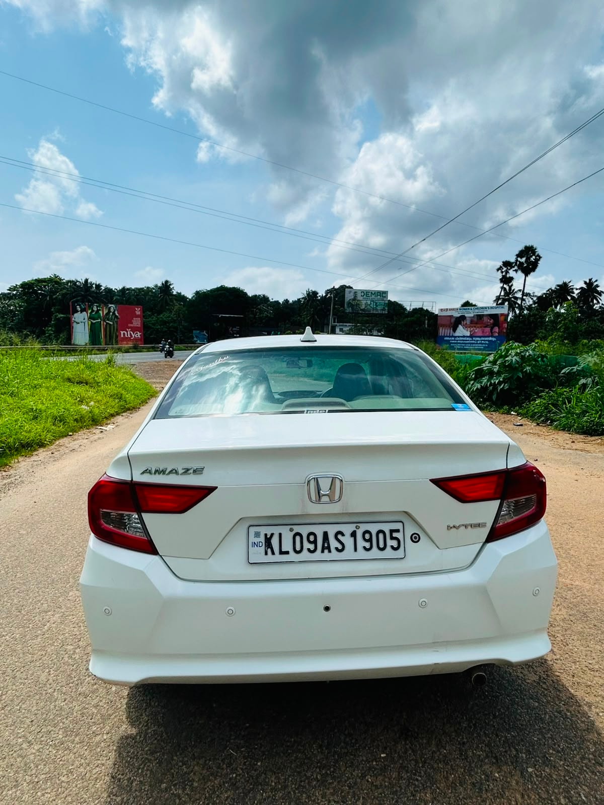 View 2019 Honda Amaze 1.2 V AT i-VTEC Image 3 Used 2019 Honda Amaze 1.2 V AT i-VTEC Image 3