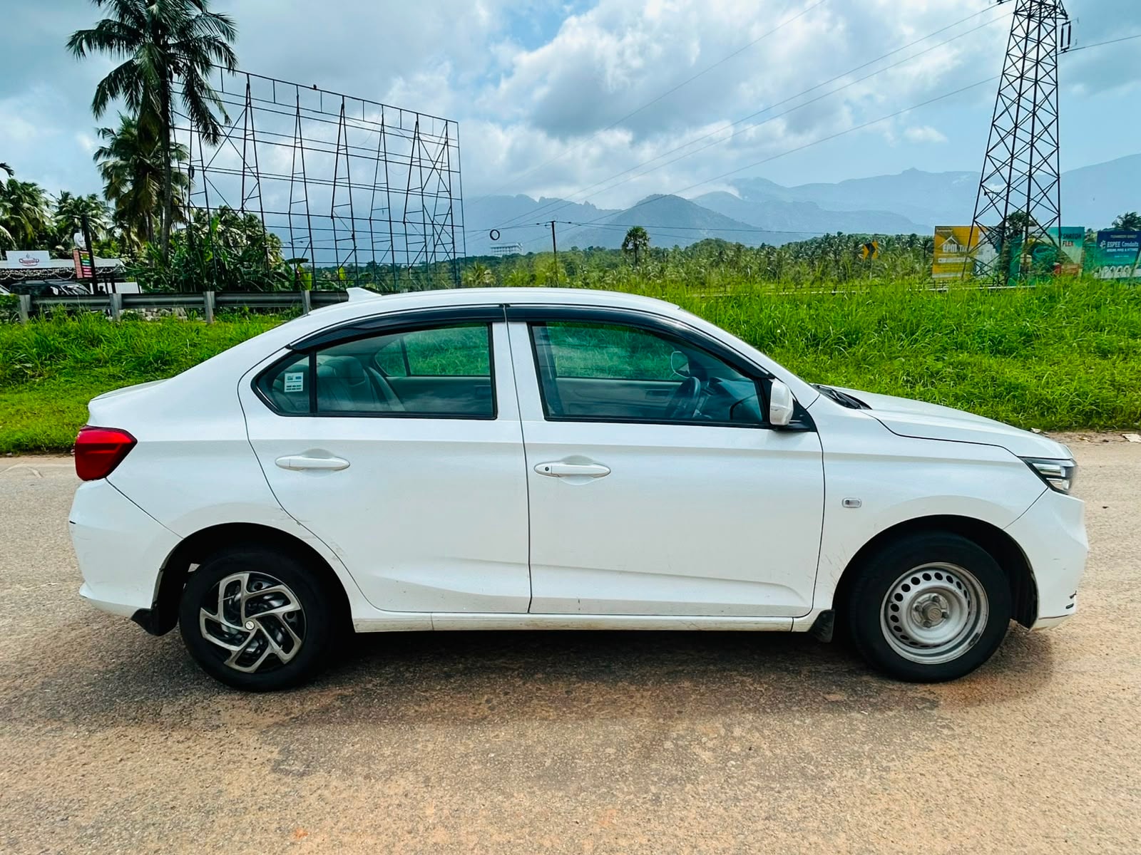 View 2019 Honda Amaze 1.2 V AT i-VTEC Image 7 Used 2019 Honda Amaze 1.2 V AT i-VTEC Image 7