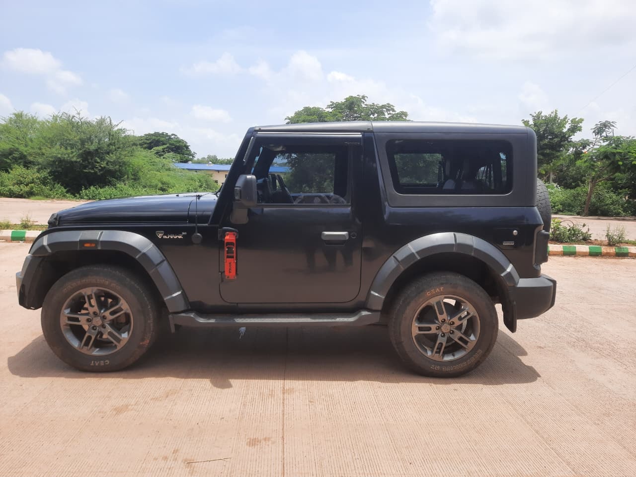 View 2023 Mahindra Thar LX Automatic 4 Seater Hard Top Diesel Image 5 Used 2023 Mahindra Thar LX Automatic 4 Seater Hard Top Diesel Image 5