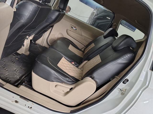 View Maruti Suzuki Ertiga Image 7 Used Maruti Suzuki Ertiga Image 7