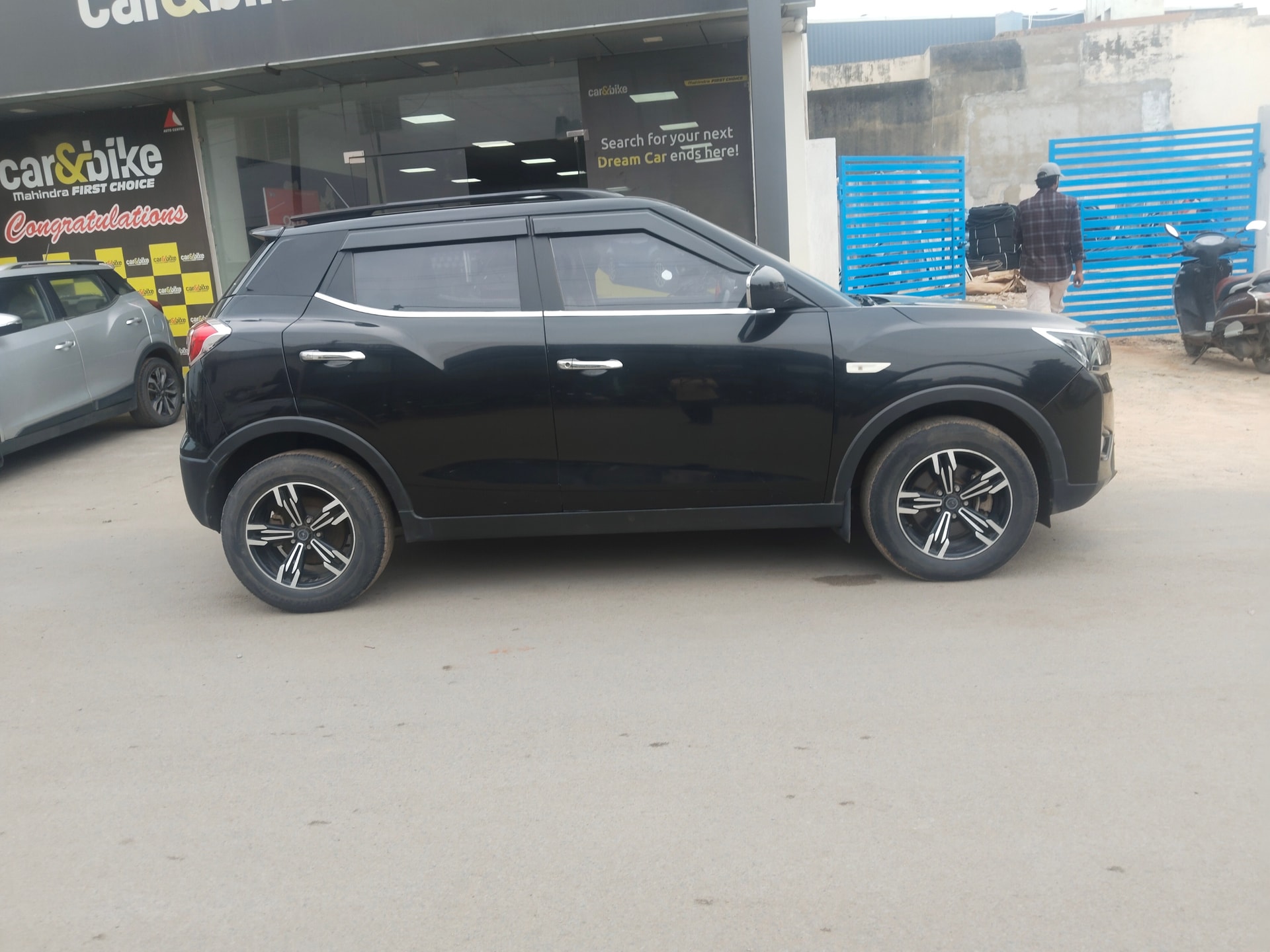 View 2022 Mahindra XUV300 W6 Petrol Image 8 Used 2022 Mahindra XUV300 W6 Petrol Image 8