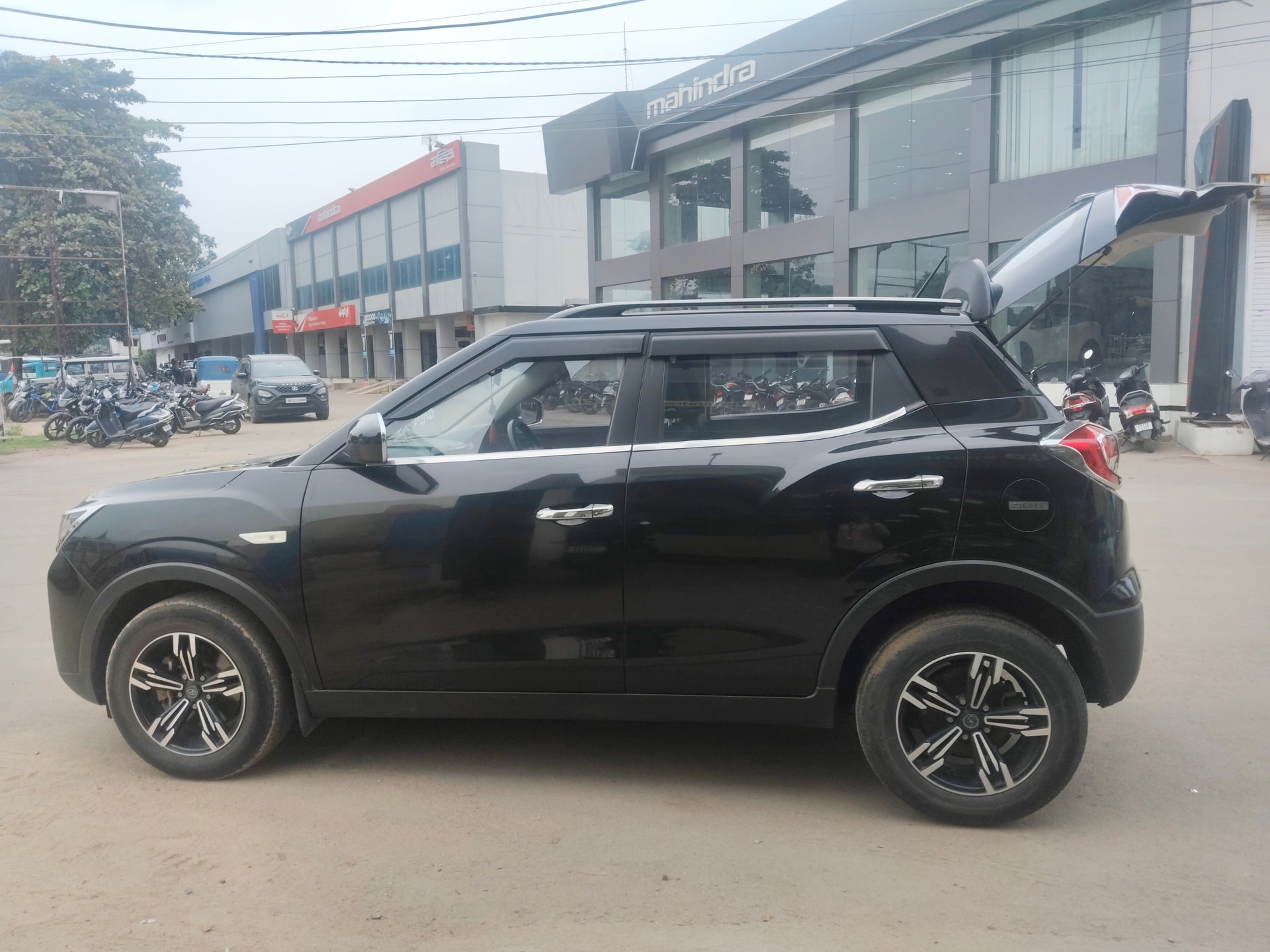 View 2022 Mahindra XUV300 W6 Petrol Image 16 Used 2022 Mahindra XUV300 W6 Petrol Image 16