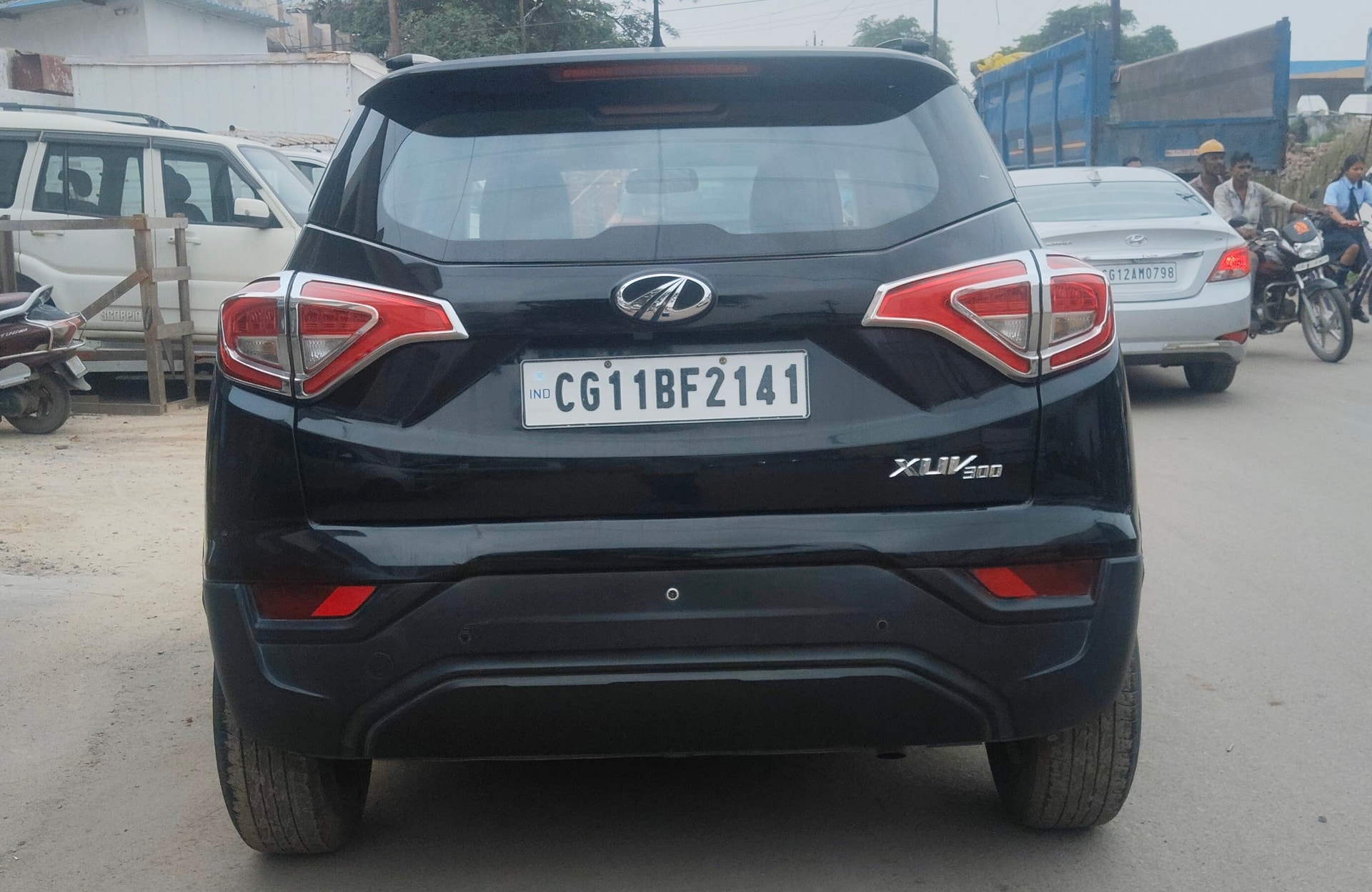 View 2022 Mahindra XUV300 W6 Petrol Image 4 Used 2022 Mahindra XUV300 W6 Petrol Image 4