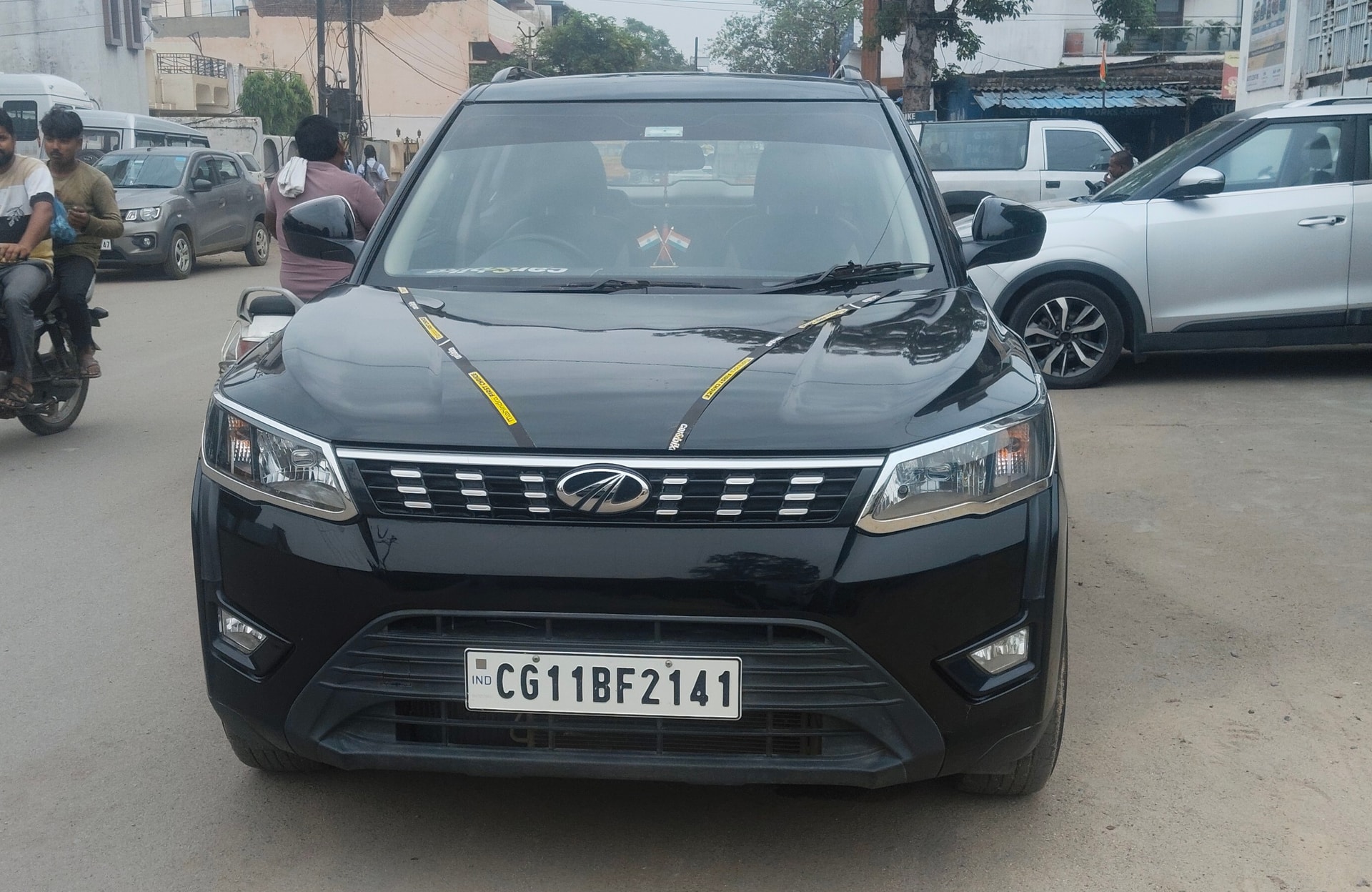 View 2022 Mahindra XUV300 W6 Petrol Image 2 Used 2022 Mahindra XUV300 W6 Petrol Image 2
